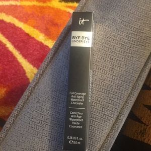 IT Bye Bye Under Eye concealer - Medium